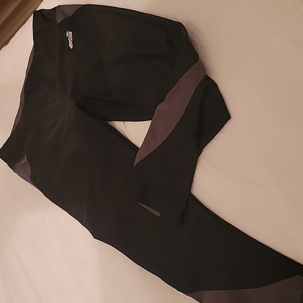 Activewear Bundle 5lbs size small - Picture 9 of 12